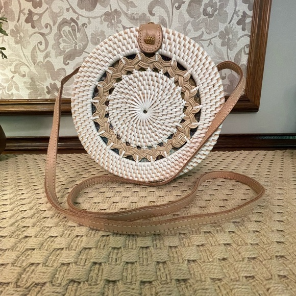 Handbags - Round wicker crossbody purse